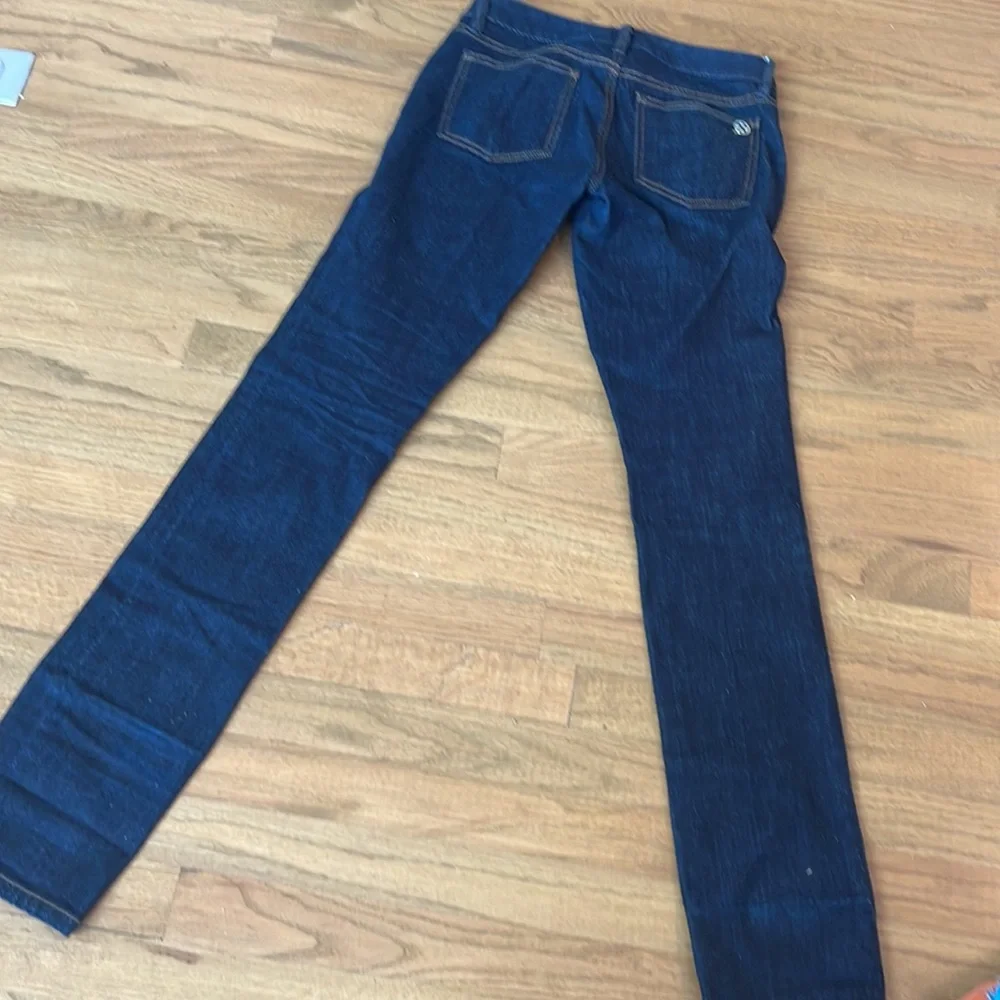 NWOT Tory Burch Skinny Jeans | back logo button needs reattached